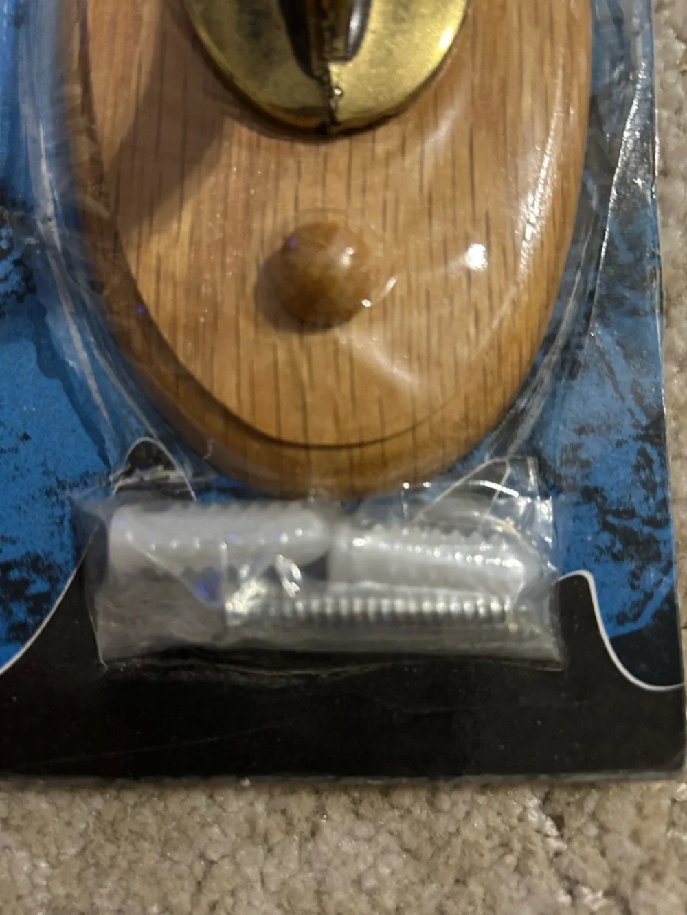 NWT 4 hooks.  2 oak antique brass  w/ hardware & 2 plastic over the door hooks.